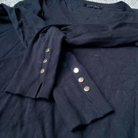 Basement Basic Black V-Neck Sweater - Size XS Cuffed Long Sleeve Golden Buttons - Picture 3 of 3